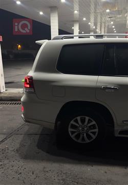 تۆیۆتا لاند کروزەر